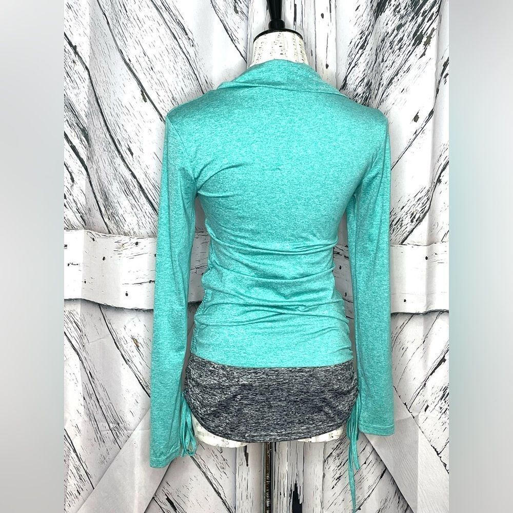 Layer Look Top Side Ruching M - Picture 2 of 4